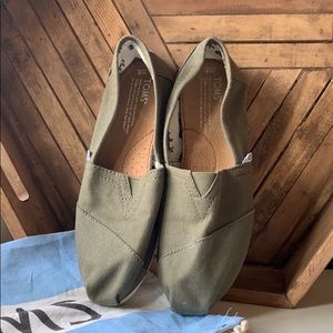 Army Green Toms (Woman’s 8)